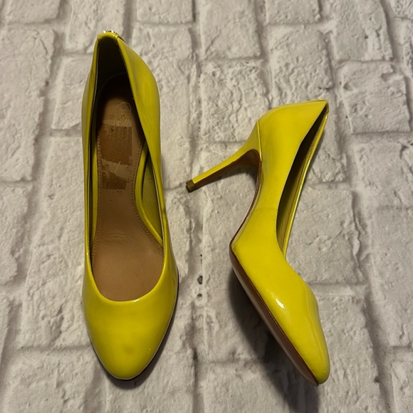 Coach Nala Patent Leather Yellow Bright Citrine Pumps Women’s Size 7.5 - Picture 1 of 10